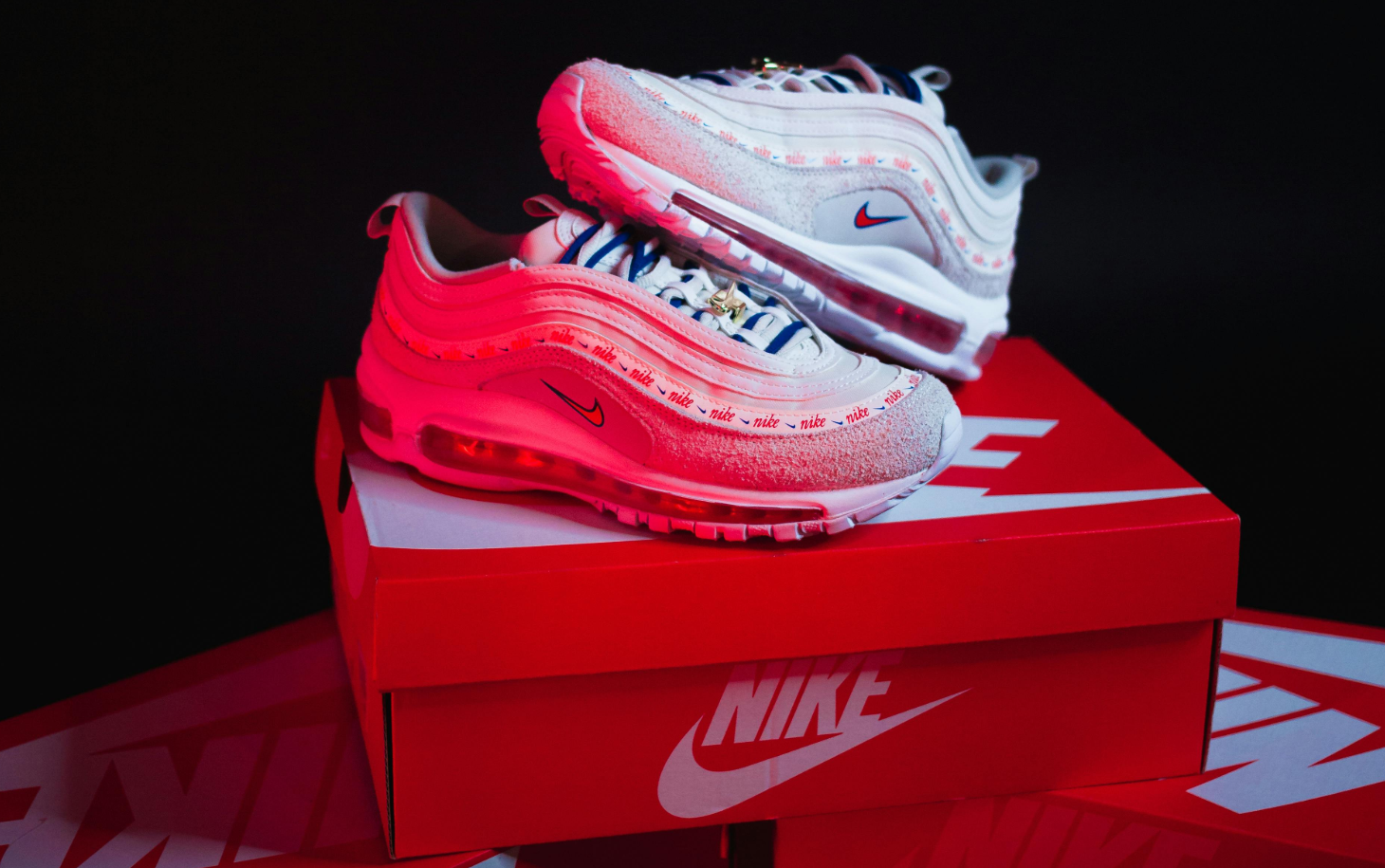 The Ultimate Sneaker Review: Nike Air Max vs. Adidas Ultraboost — Comfort, Durability, and Style